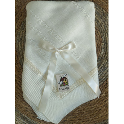 TOQUILLA DE LANA. PUNTILLA CON PASACINTA. LA CASITA DE PEPITO
