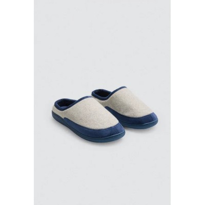 Zapatilla de casa tejido tipo fieltro