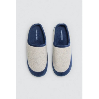 Zapatilla de casa tejido tipo fieltro