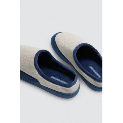 Zapatilla de casa tejido tipo fieltro