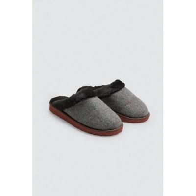 Zapatillas de casa cuadros con pelo