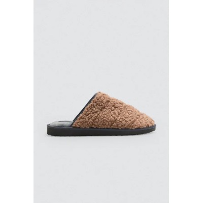 Zapatillas de casa con borreguito exterior