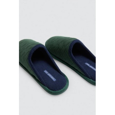 Zapatillas pelo estampado étnico verde