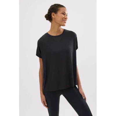 Camiseta deportiva manga corta fluida