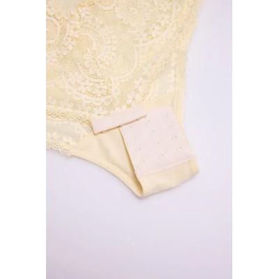 Body con encaje amarillo | Paula Echevarría