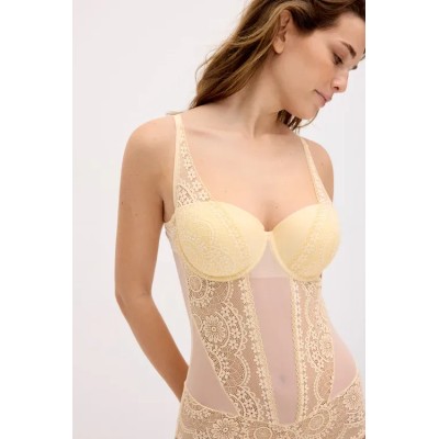 Body con encaje amarillo | Paula Echevarría