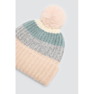 Gorro de punto detalle pompón