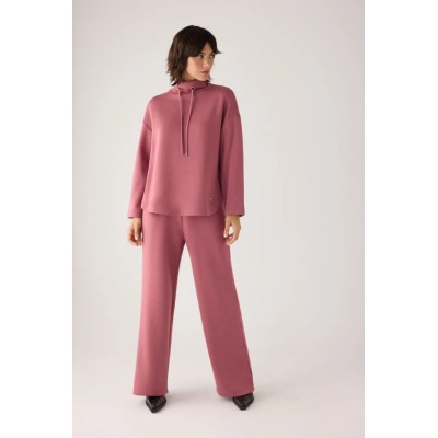 Conjunto afelpado cuello alto con cordones rosa