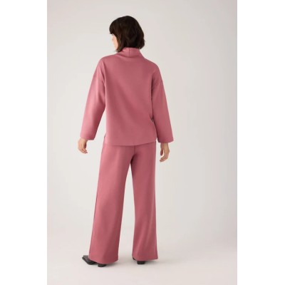 Conjunto afelpado cuello alto con cordones rosa
